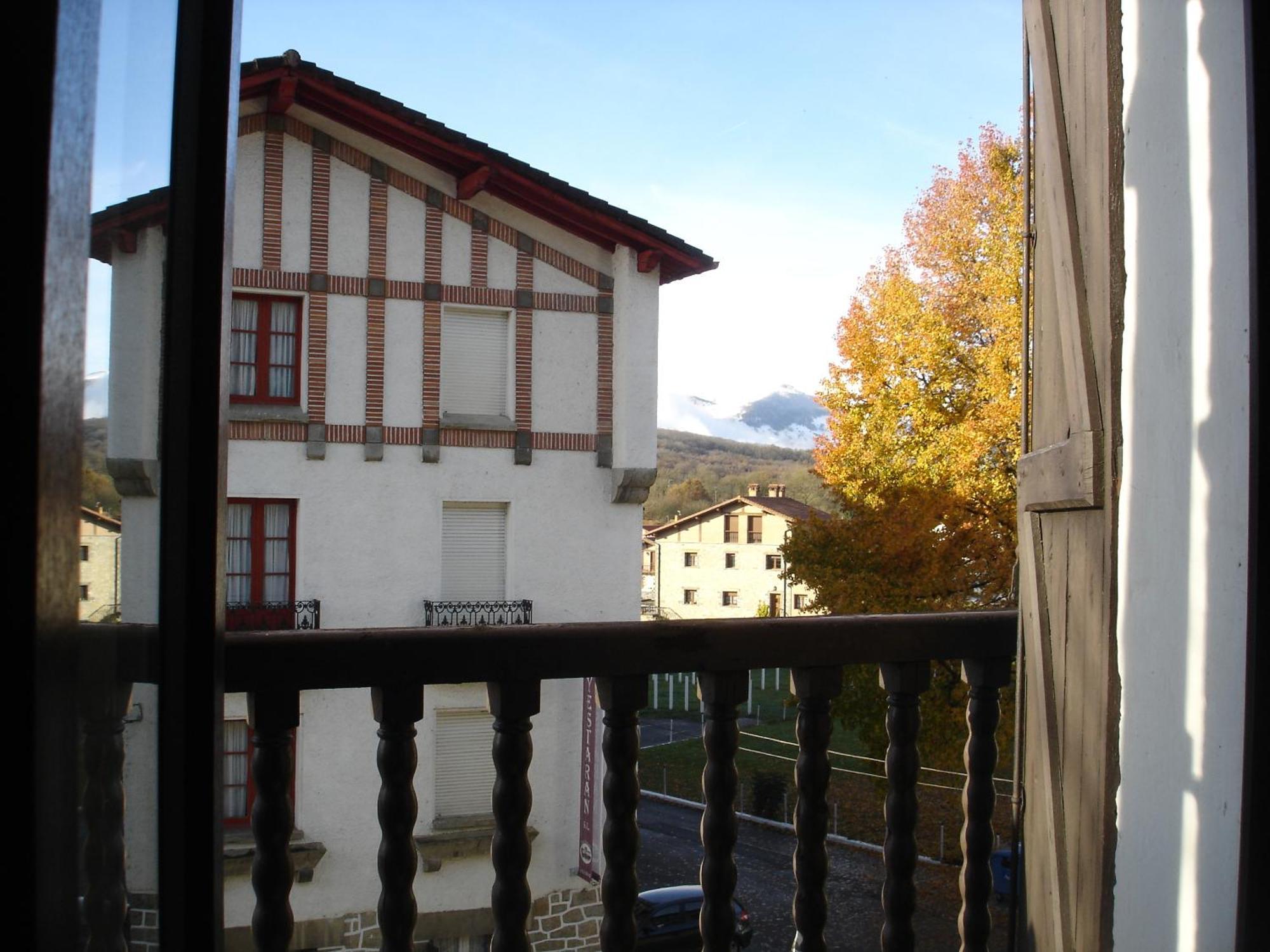 Hostal Ayestaran II Lekunberri Bagian luar foto