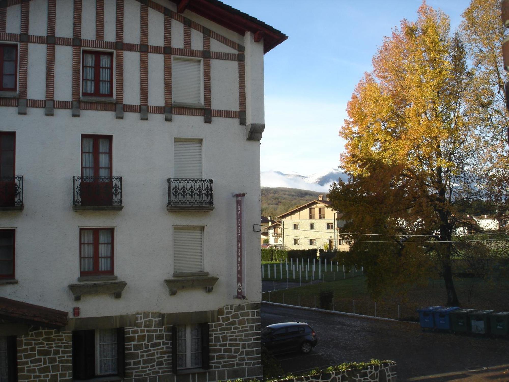 Hostal Ayestaran II Lekunberri Bagian luar foto