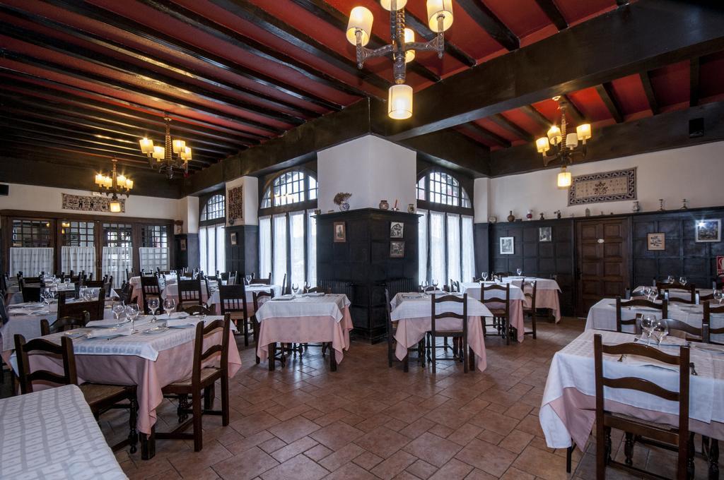 Hostal Ayestaran II Lekunberri Bagian luar foto