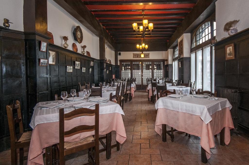 Hostal Ayestaran II Lekunberri Bagian luar foto