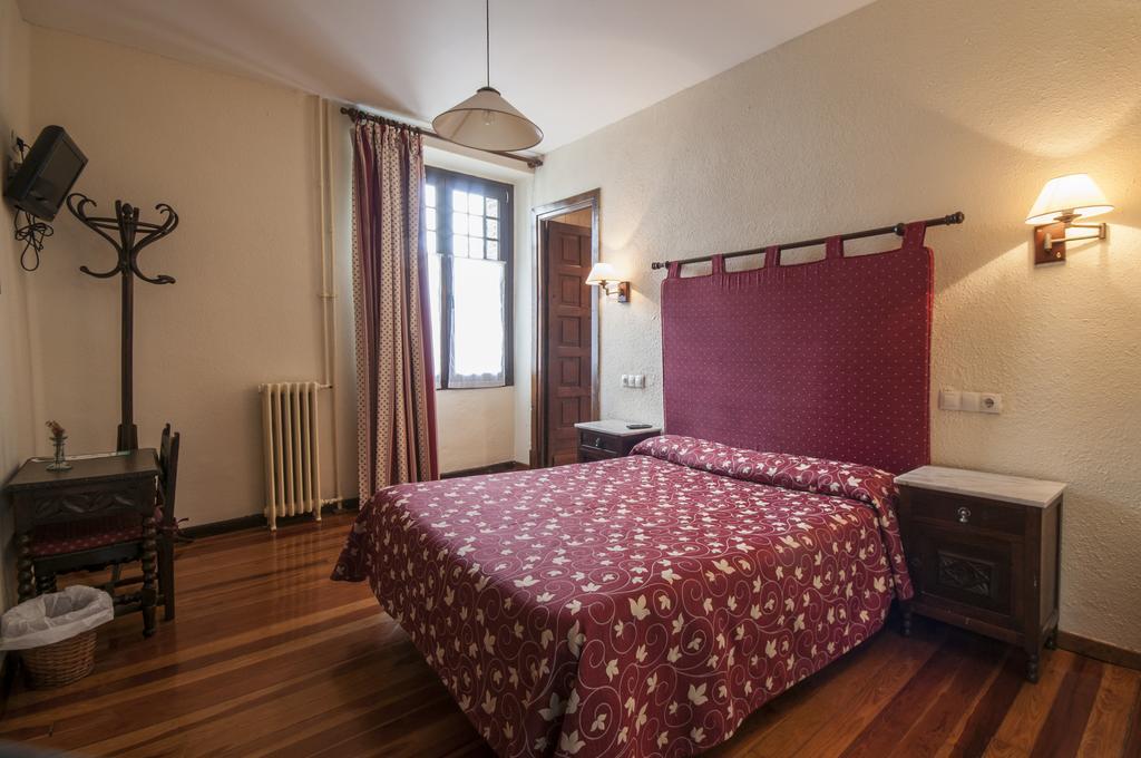 Hostal Ayestaran II Lekunberri Bagian luar foto